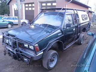 Nissan King Cab off road