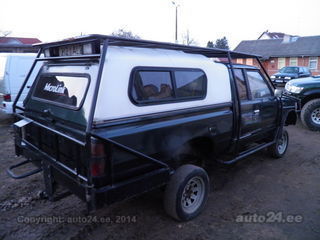 Nissan King Cab off road
