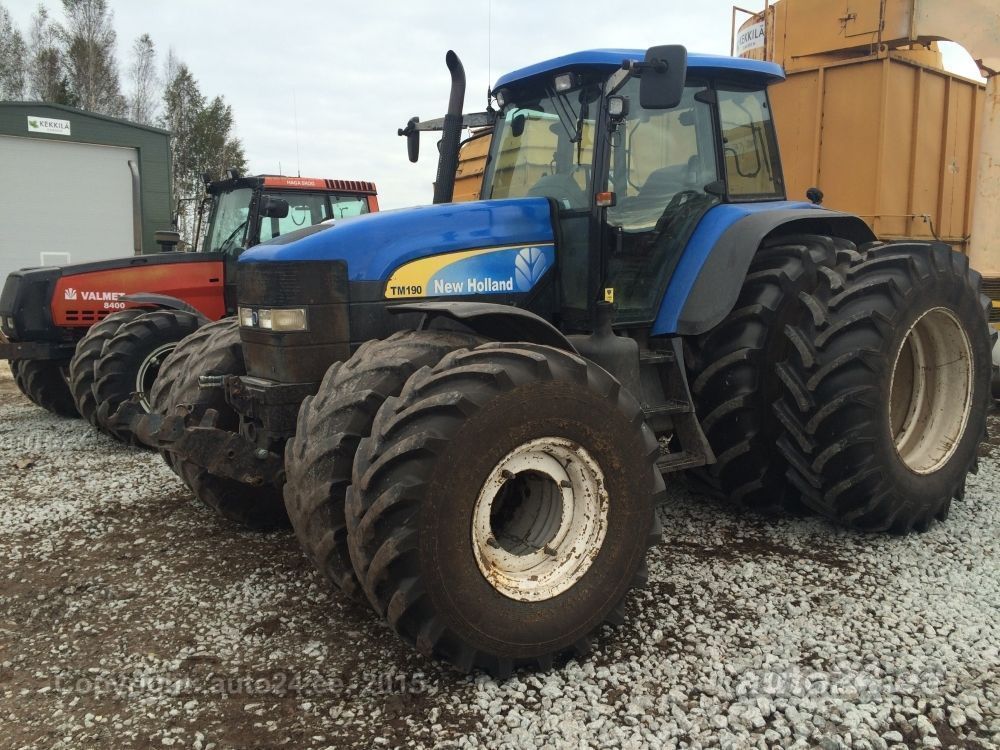 New Holland TM 190 New Holland TG 285 Terrassement - YouTube
